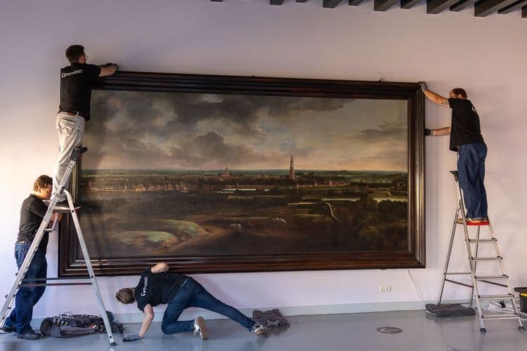 Gezicht op Amersfoort van Mathias Withoos verplaatst voor nieuwe tentoonstelling Amorfortia. Foto: Fernando Rijswijk
